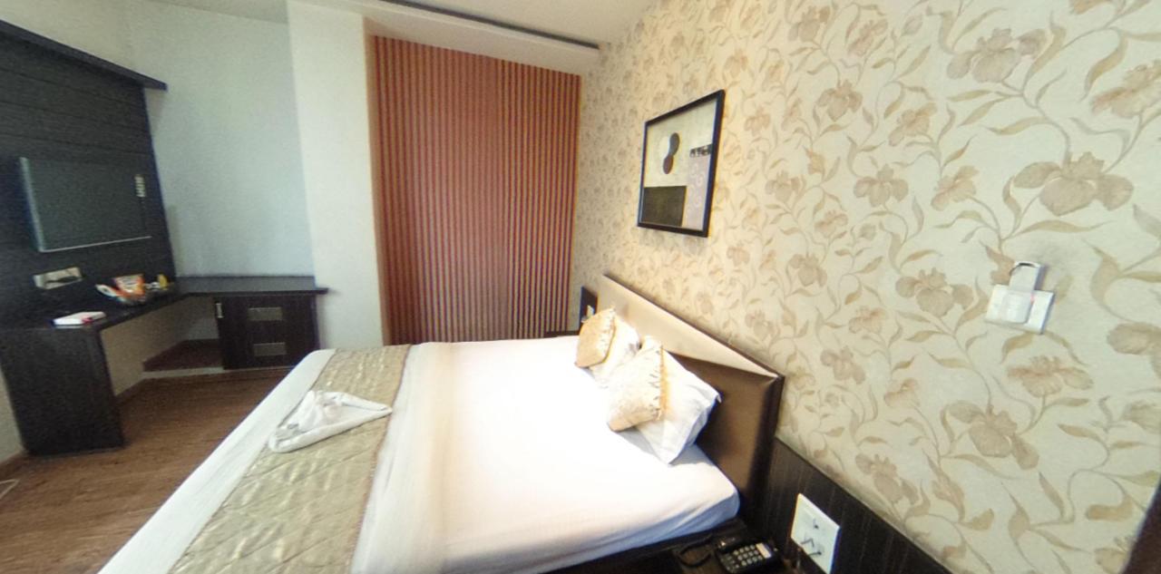 Hotel Pink Pearl Raigarh 外观 照片