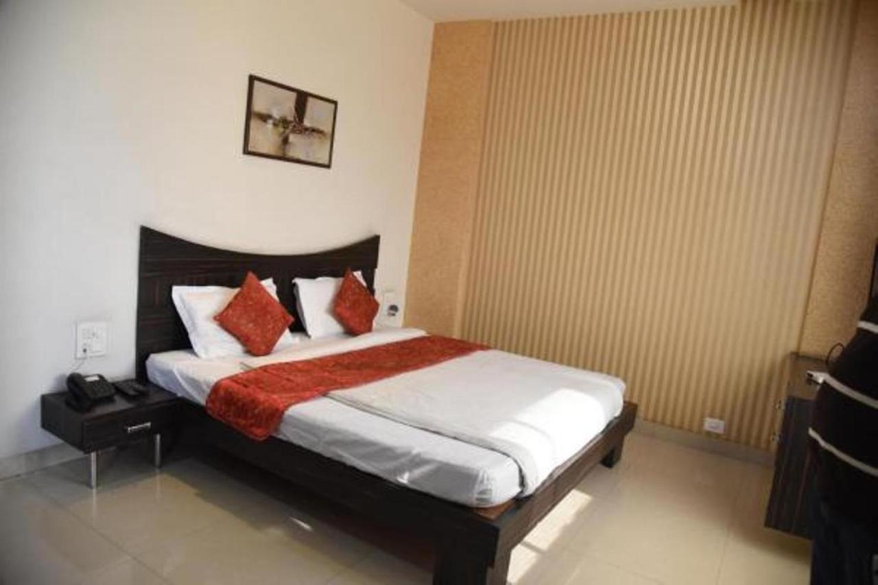 Hotel Pink Pearl Raigarh 外观 照片